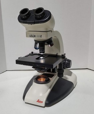 Leica CME Binocular Compound Microscope with 4 Objectives No Eyepieces