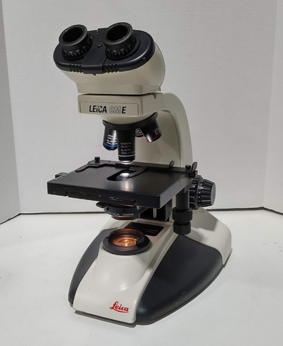 Leica CME Binocular Compound Microscope with 4 Objectives No Eyepieces