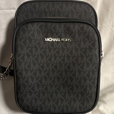 Michael Kors Jet Set Travel Medium Logo.