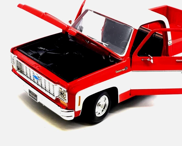 Camión Chevrolet C10 Cheyenne Super P/U 1974 camión fundido a presión escala 1:18 Foto 2 de 4