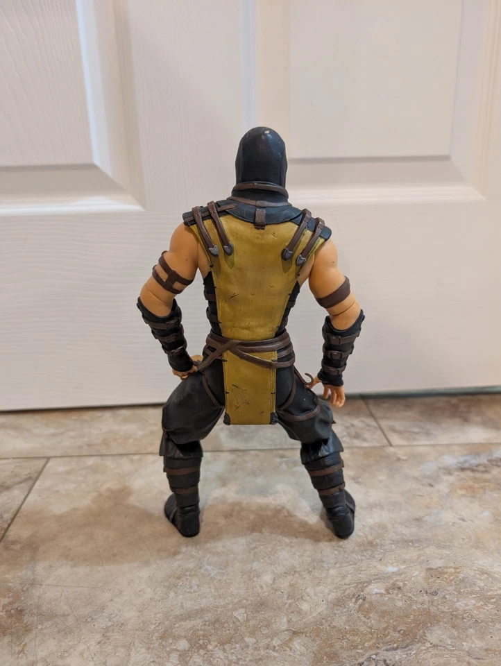 Экшн-фигурка Скорпиона Mezco Mortal Kombat X 12 дюймов масштаб 1/6 - Изображение 3 из 4