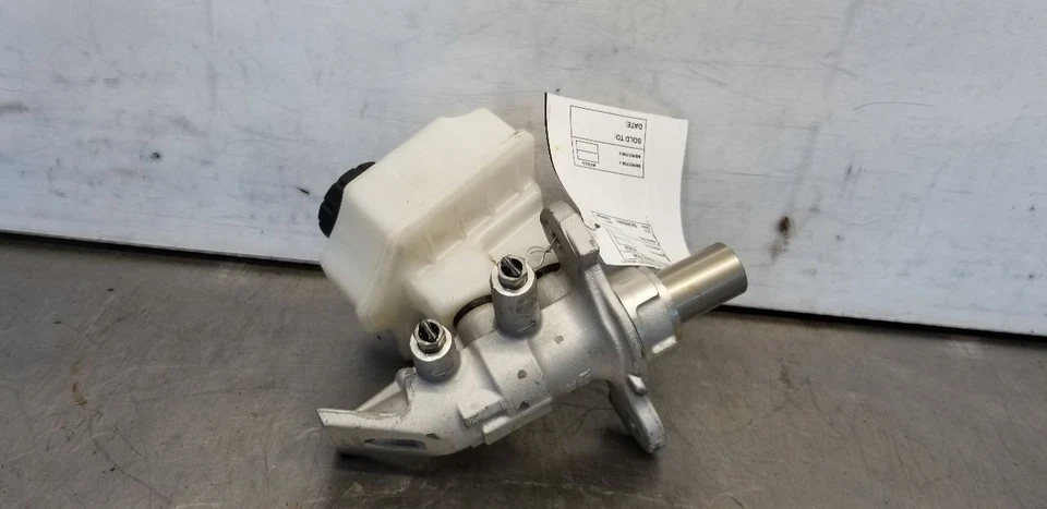 24 MERCEDES BENZ AMG GLE63S W167 4.0L BRAKE MASTER CYLINDER - Image 4 of 4