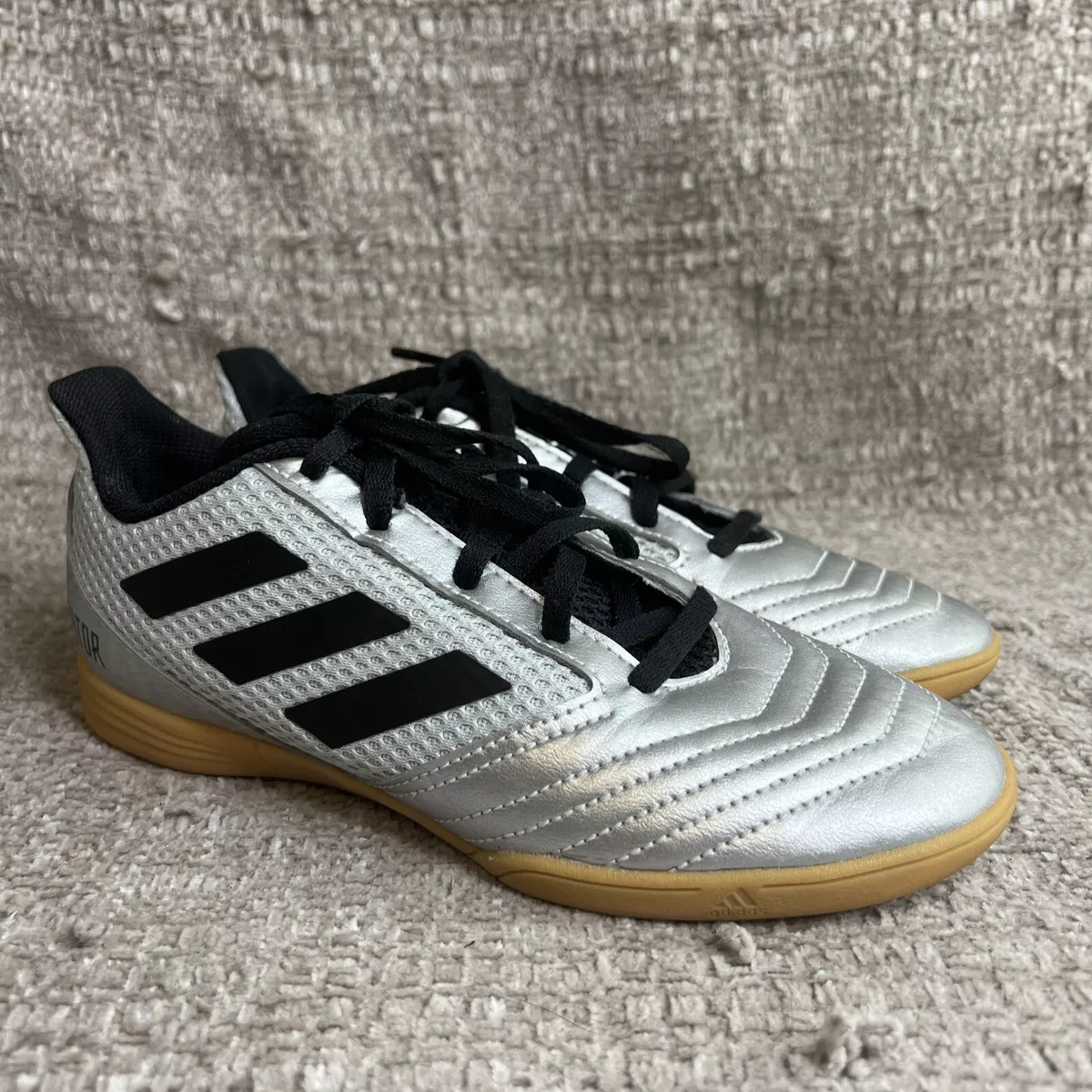 Adidas Sala Predator Men s Youth Size 3.5 Athletic Shoes Silver PMA 20M001