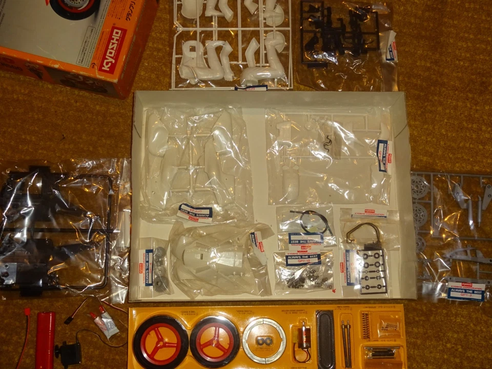 Kyosho 1:8 Motorrad RC Bausatz Yamaha YZR 500 Grand Prix Racer OVP - Bild 3 von 4