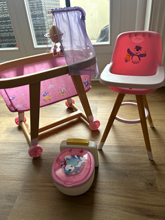 Baby Born Puppenmöbel Set 4 tlg Bett Hochstuhl Toilette Autositz rosa/weiß