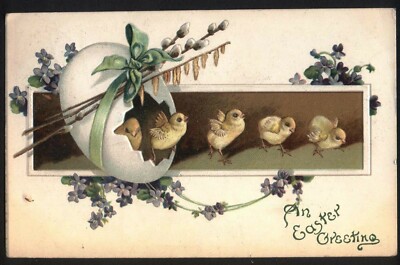 Grüße: Küken schlüpfen aus einem Osterei. Alte Postkarte 1908. Gratis Versand