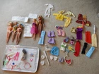 VINTAGE LOT MATTEL 5 BARBIE DOLLS MIXED CLOTHING WIGS AND ACCESSORIES