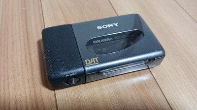 ポータブルプレーヤー SONY Walkman WMD-DT1 Sony WMD-DT1 DAT Walkman Digital Audio Tape Player Portable 32