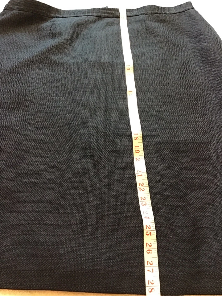 Wardrobe Black Woven Textured Lined Knee Skirt - Size 24 - Image 3 of 4