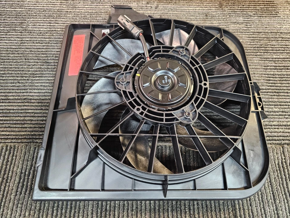 Conjunto de ventilador de refrigeración del motor Dorman 620-018 para Chrysler Town & Country 2001-2005 Foto 2 de 4