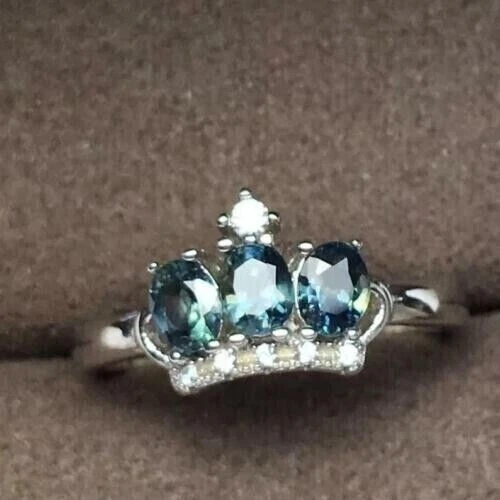 Anillo de boda de lujo con corona de topacio azul de Londres simulado ovalado enchapado en oro blanco de 14 k Foto 4 de 4