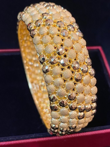 Sbalorditivo Dubai Fatto a mano 24,60 MM Bangle Braccialetto In Timbrato 22K Oro - Foto 6 di 12