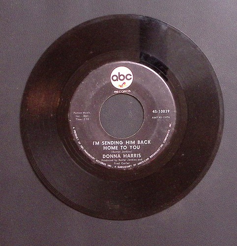 DONNA HARRIS HE WAS ALMOST PERSUADED/I'M SENDING HIM BACK... VINYL 45 VG 31-77 - Picture 1 of 2