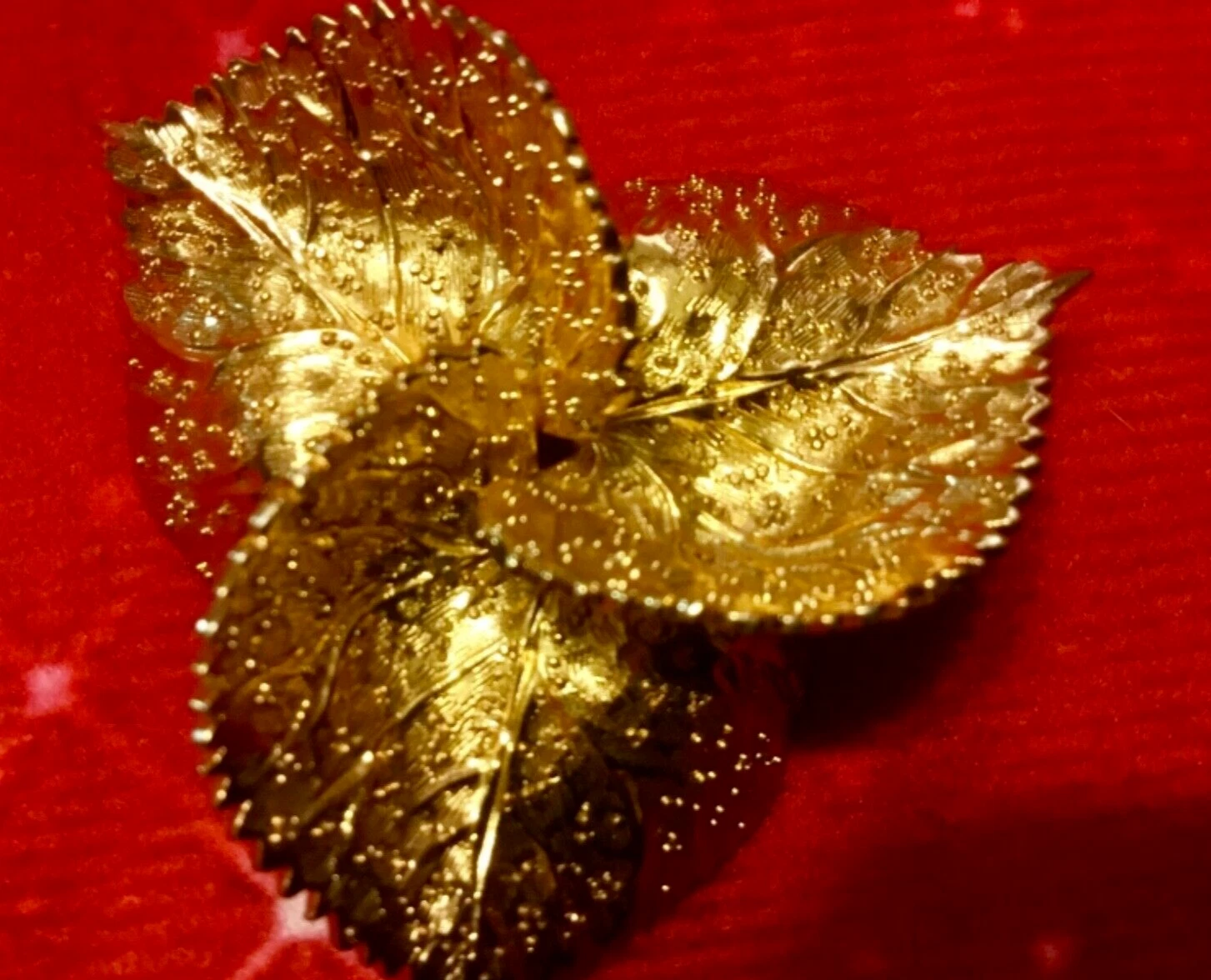Broche vintage CHRISTIAN DIOR ton or HENKEL & GROSSE Allemagne années 60 FEUILLE