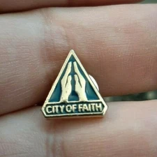 City of Faith Triangle Vintage Metal Pinback Religious Holy Praying