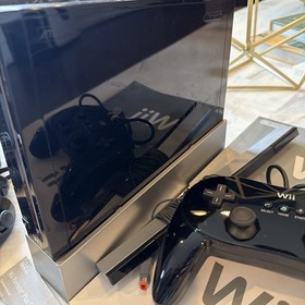 Nintendo Wii RVL-001 Black GameCube Compatible Console Bundle Smash Bros Brawl
