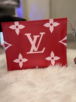 Authentic Louis Vuitton Giant Monogram Toiletry Mono Clutch M67692