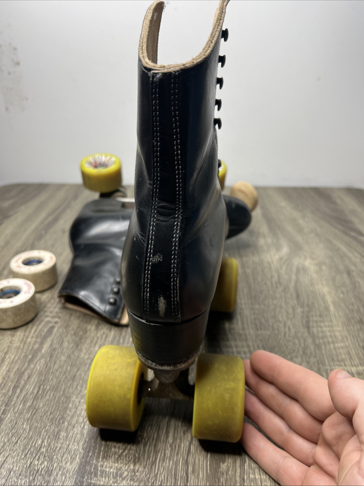 VTG Riedell 220 Red Wing Roller Skates Sz 6 Black Chicago Plate Hyper Rollo Whls