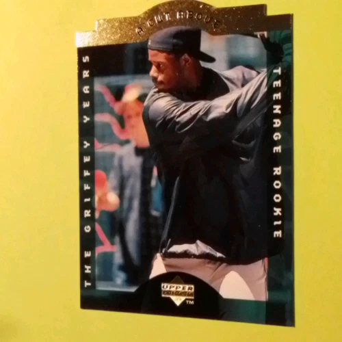 KEN GRIFFEY Jr.-SEATTLE MARINERS-1996 UPPER DECK "A CUT ABOVE" DIE-CUT CARD #CA1