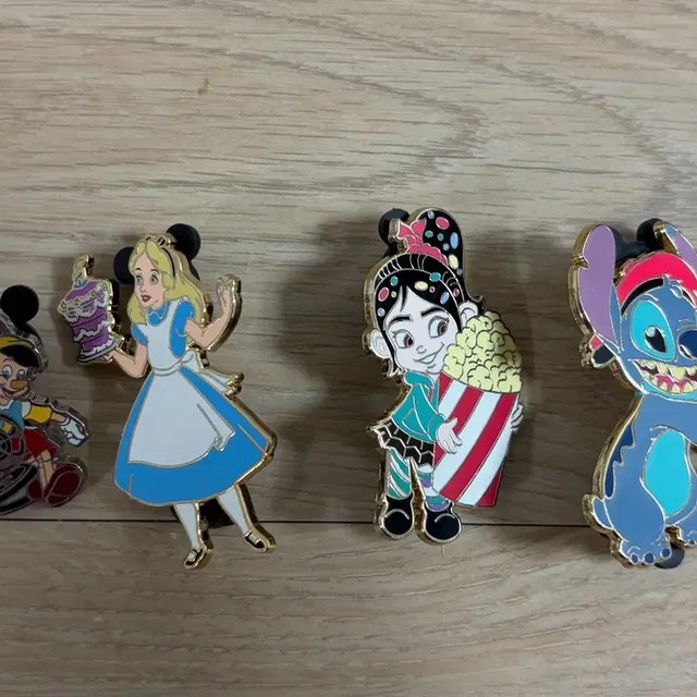 Disney Character Badge Collection Pin Set (Pinocchio/Alice/Vanellope/Stitch)