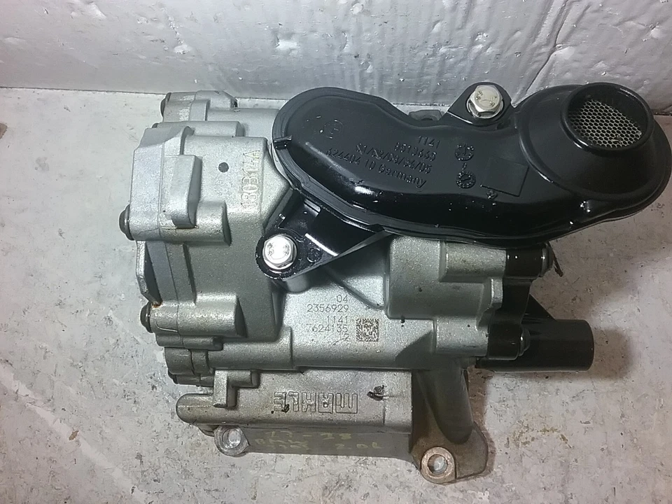 2017-2018 BMW 330I 2.0L 4 Cylinder Engine Oil Pump 7624135 (ZC103) - Image 2 of 4