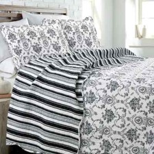 NEW  COZY ELEGANT CHIC WHITE BLACK FLORAL FRENCH ROSE MEDALLION SOFT QUILT SET