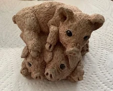 Sandicast by Sandra Brue Pig and Piglet Pile Figurine