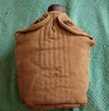 US WW2 Vollrath 1945 canteen and M1910 Cover Khaki 1943 G & R Co with steel hook