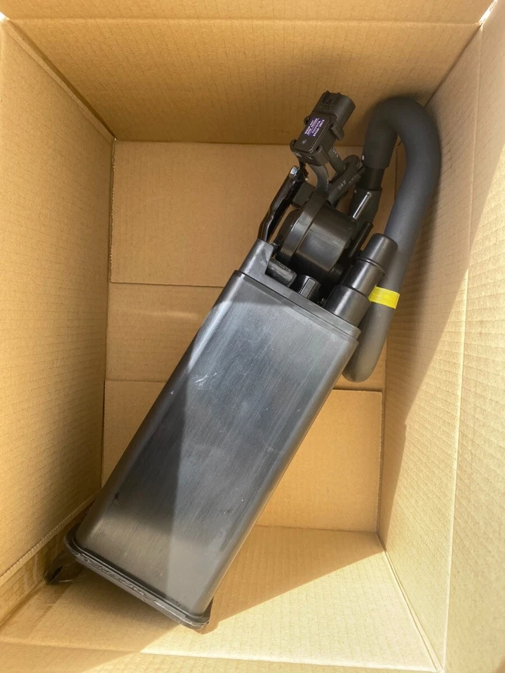 Bote de carbón de vapor genuino Lexus 77740-30311 para Lexus GS300 GS400 GS430 Foto 3 de 4