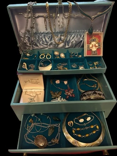 Vintage Estate Costume Jewelry Lot Retro MCM Estate   Gold Silver Tone Lot