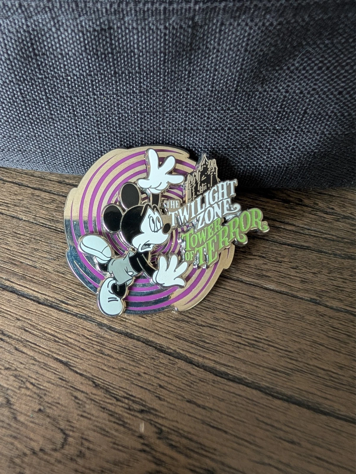 Disney WDW Twilight Zone Tower Of Terror Mickey Glow In The Dark 3-D Spinner Pin