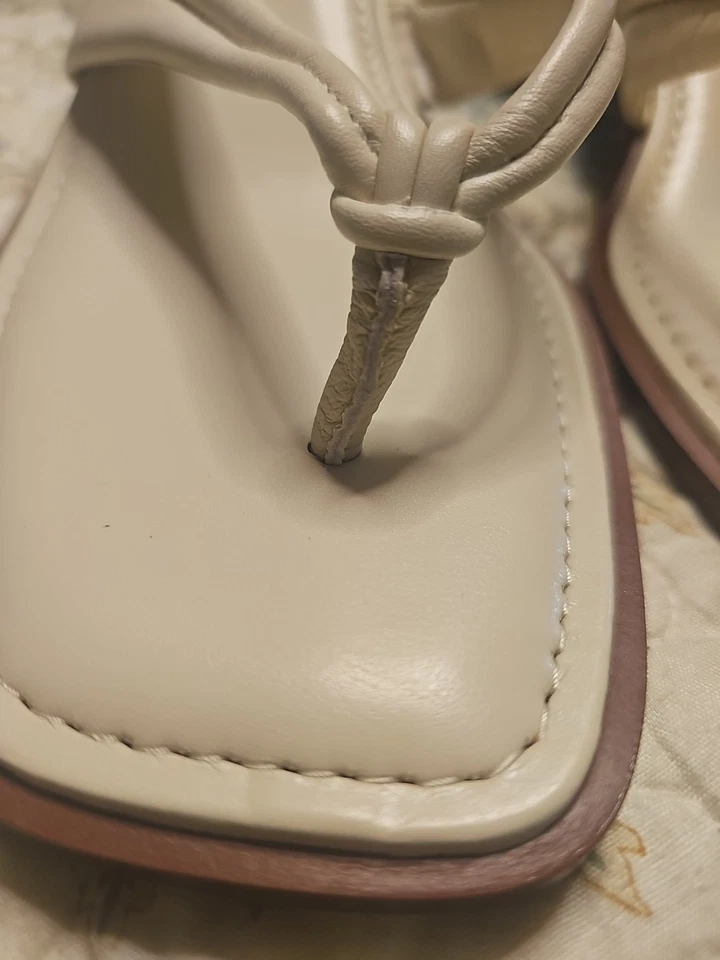 Zapatos de tacón Sam Edelman Kitten, color blanco roto talla 9,5 Foto 2 de 4