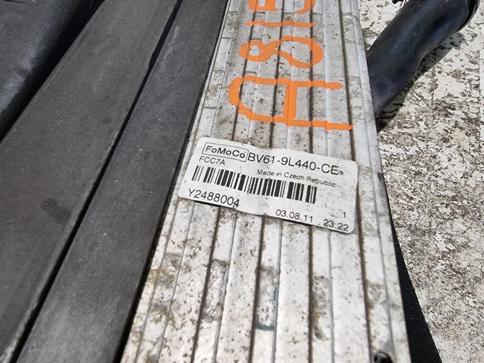 Ford Focus Ladeluftkühler Kühler & Luftführung 1.6 Diesel 2011 MK3 OEM BV61-9L440-CE - Bild 4 von 4