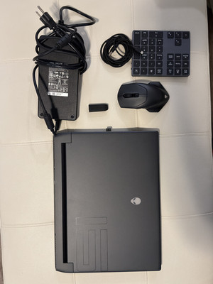 Alienware m15 R7 15.6  QHD i7-12700H RTX 3060 16GB 1TB SSD Gaming Laptop