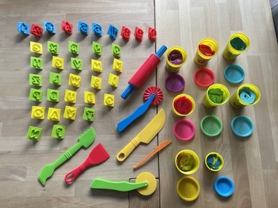Playdoh Knete Set Mit Buchstabenförmchen, Zahlen Und diverse Messer,Spatel,Rolle