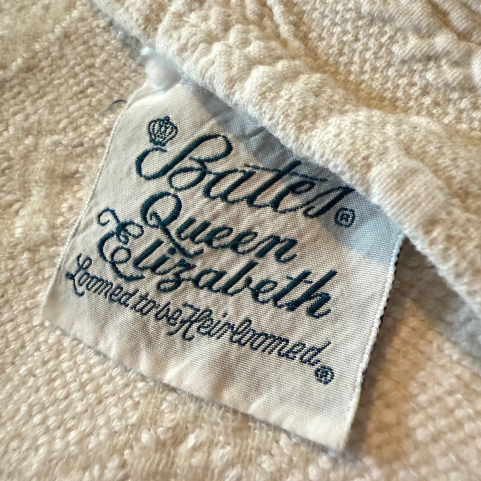 Bates Queen Elizabeth Matelasse Bedspread White Fringe Coverlet Twin 80x110 - Image 2 of 4