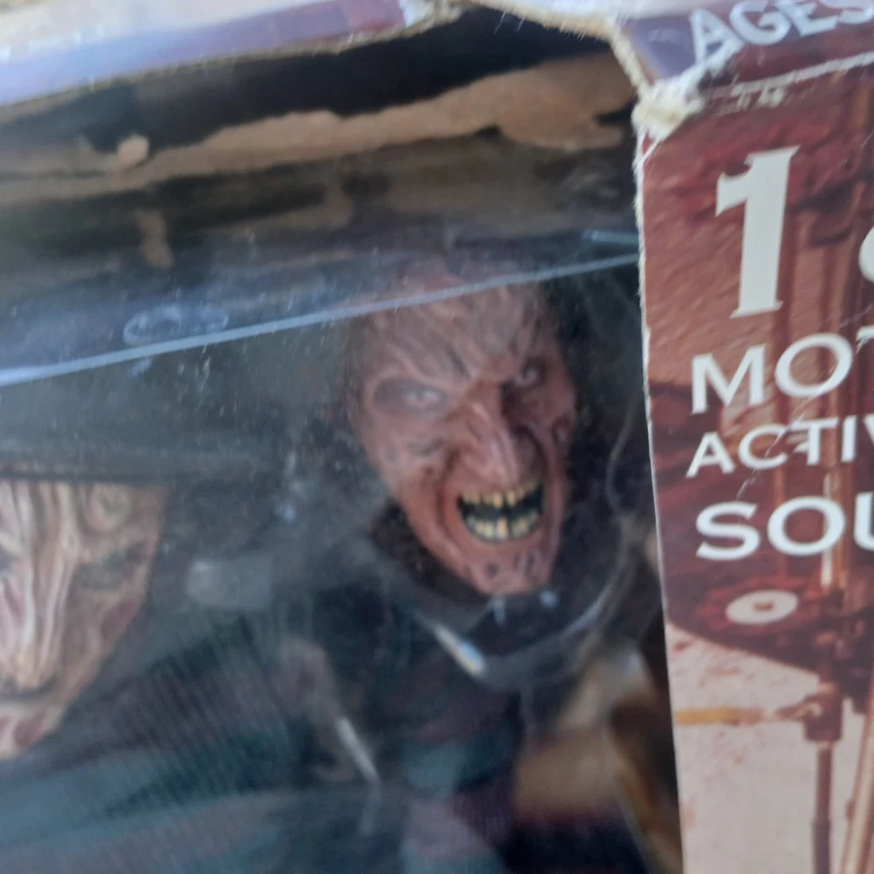 Pesadilla en Elm Street Freddy Krueger sonido activado por movimiento 18" NECA LEER Foto 4 de 4