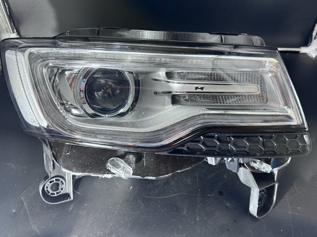 2016 Jeep Grand Cherokee Passenger Right Xenon HID Headlight W AFS
