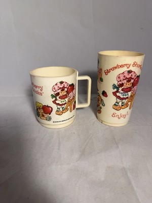 VINTAGE 1980's DEKA STRAWBERRY SHORTCAKE DOLL PLASTIC BERRY MUG / DRINKING CUP