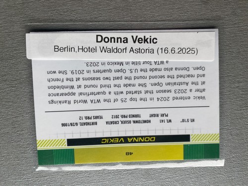 DONNA VEKIC tennis in-person signed autograph Topps Chrome - Picture 2 of 2