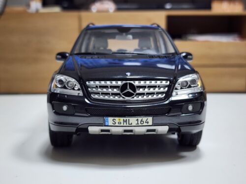 1:18 Minichamps Mercedes benz M Klasse W164 Black Dealer Edition Diecast - Picture 1 of 9