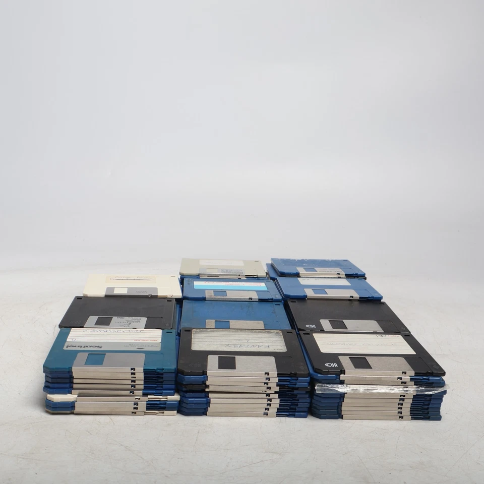 Lote de 100+ - 3,5" disquetes jogos/programas talvez alguns espaços em branco - Imagem 4 de 4