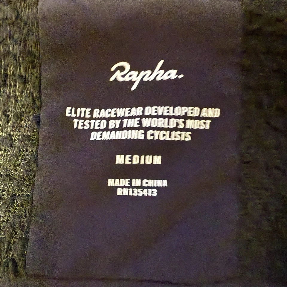 Chaqueta mediana aislada Rapha Pro Team para hombre negra ciclismo DAÑOS leer Foto 3 de 4