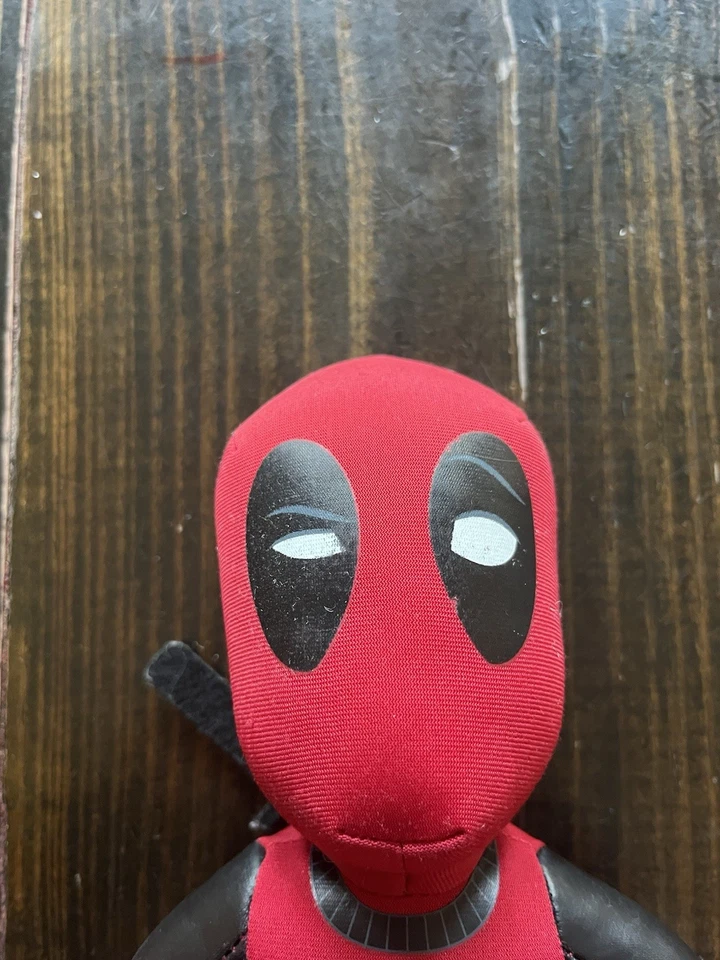 "Juguete de peluche Deadpool de Marvel Comics - superhéroe rojo y negro 10""" Foto 3 de 4