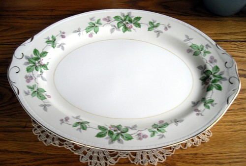 Vintage Homer Laughlin Georgian Eggshell GREENBRIAR Flowers 15" Platter ~ - Picture 8 of 8