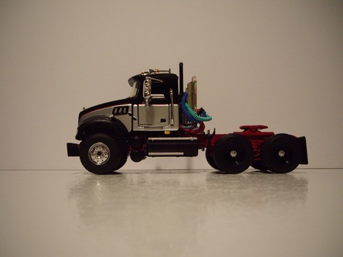 FIRST GEAR 1/50 BLACK, SILVER MACK GRANITE MP DAY CAB WITH SILVER EAST END DUMP - Picture 6 of 12