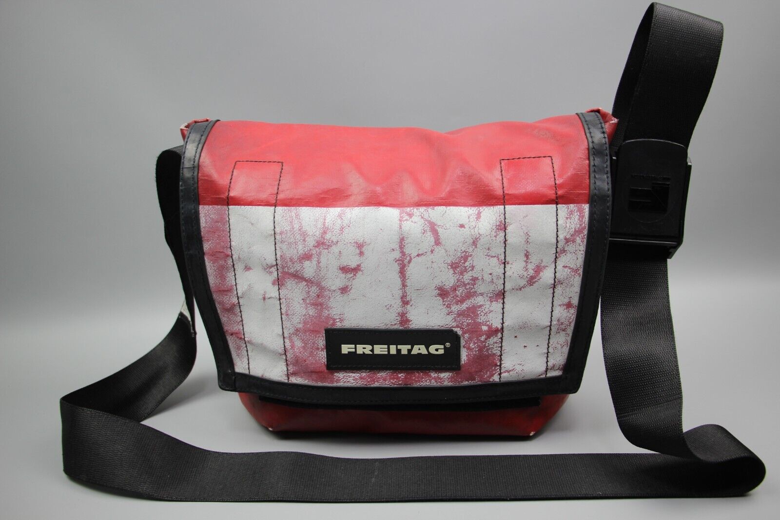 FREITAG F11 Lassie Red/White Used Pvc MESSENGER Cycling CLASSIC Size Small