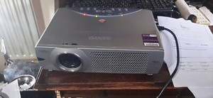 Sanyo PLC-XU30 Beamer mit Tasche, Lampe muss ersetzt werden Lampenfehler (309)