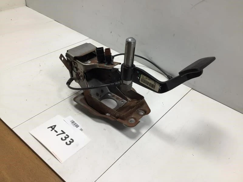 Nissan Murano 2007 3,5 L L V6 AWD pedal de freno OEM+ Foto 2 de 4