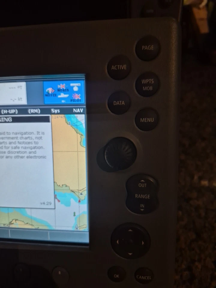 Raymarine C80 Chartplotter GPS Fishfinder Radar 8.4 LCD Display MFD E02020 Sonar - Image 3 of 4